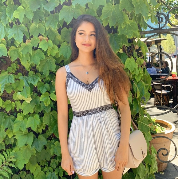 💕SEND OFFERS !💕 😊 🌸Bundle & Save!🌸😁☀️ - Picture 6 of 6